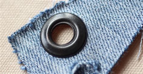 installing eyelets in fabric